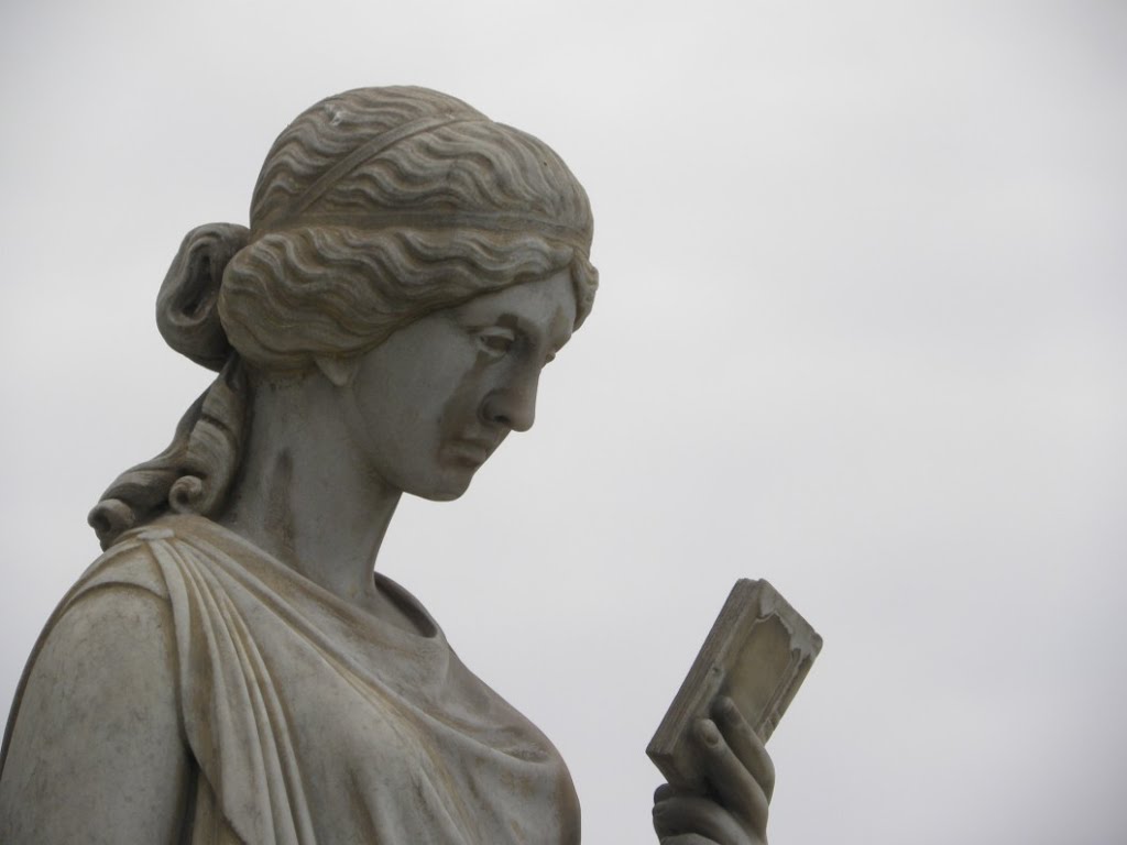 Escultura en el cementerio by mauricio burstein