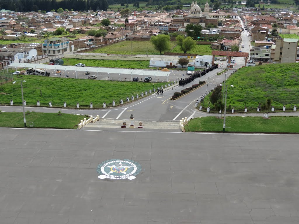 Plaza de armas Escuela Rafael Reyes by Digital Tiger