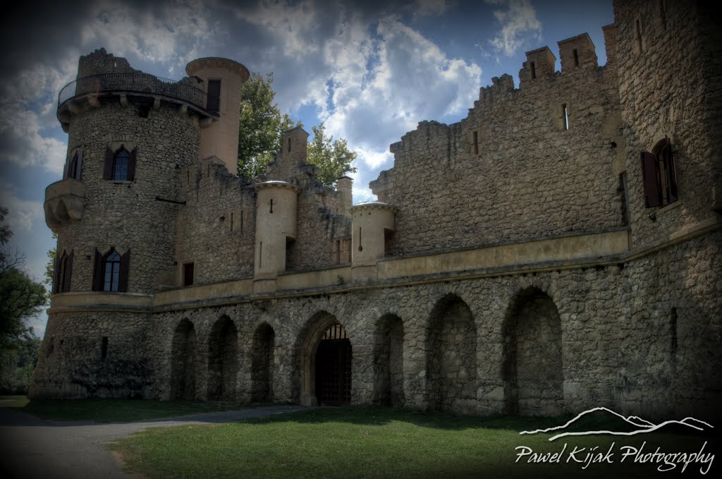 Zespół parkowo-pałacowy w Lednicach - Janův hrad, Czechy by Paweł Kijak