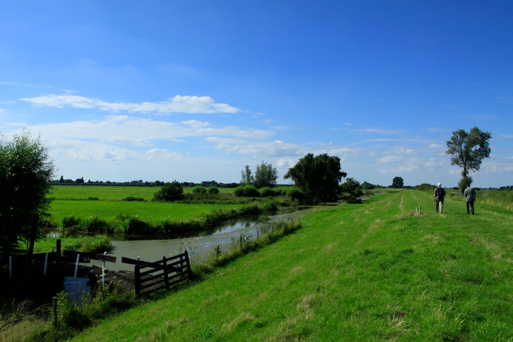 Lekker wandelen op de Prinsendijk midden in het Groenehart van Nedeland. by watersnip