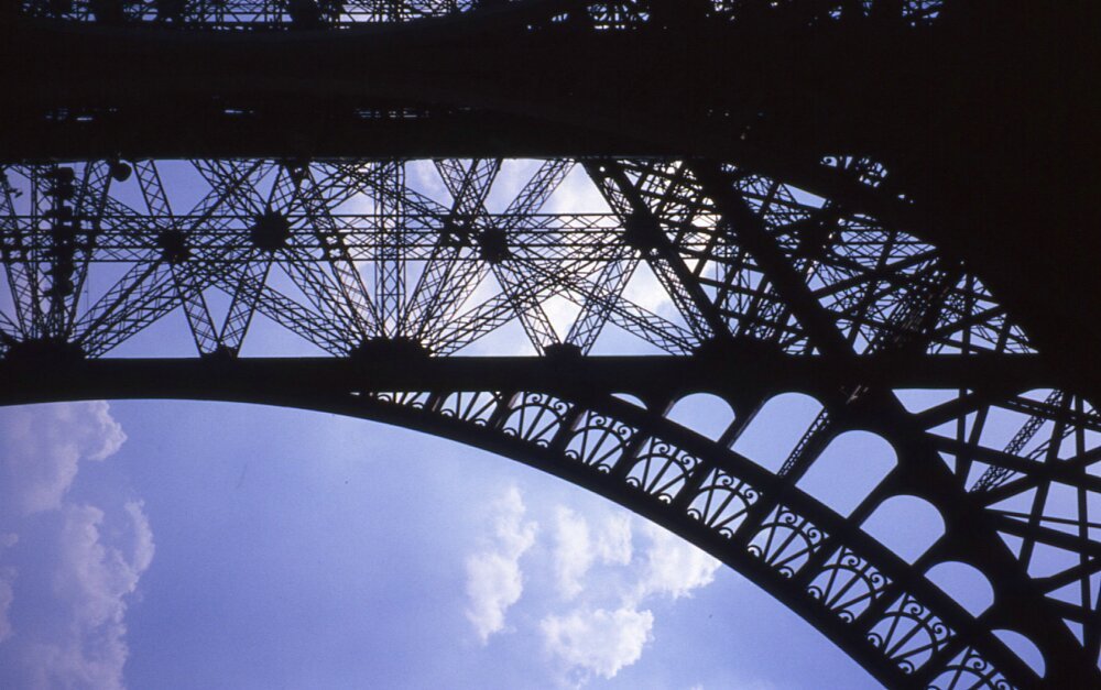 Der Eiffelturm in Paris by Peter und Ute