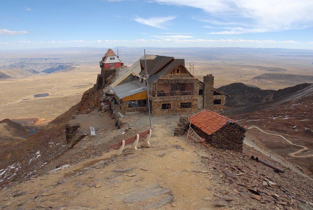 5300 meter above sea level - view over La Paz Altiplano from Chacaltaya by Matthijs van Dusseld…