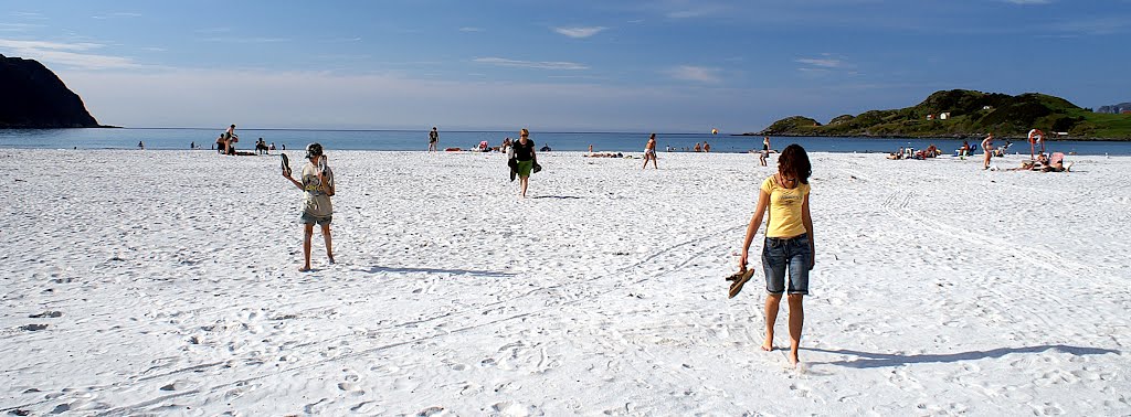 White sand beach in Norway by JarekH