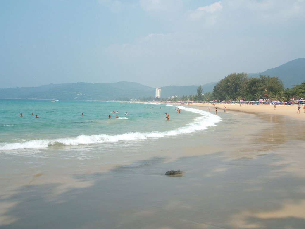 Karon Beach - looking north by bear1957