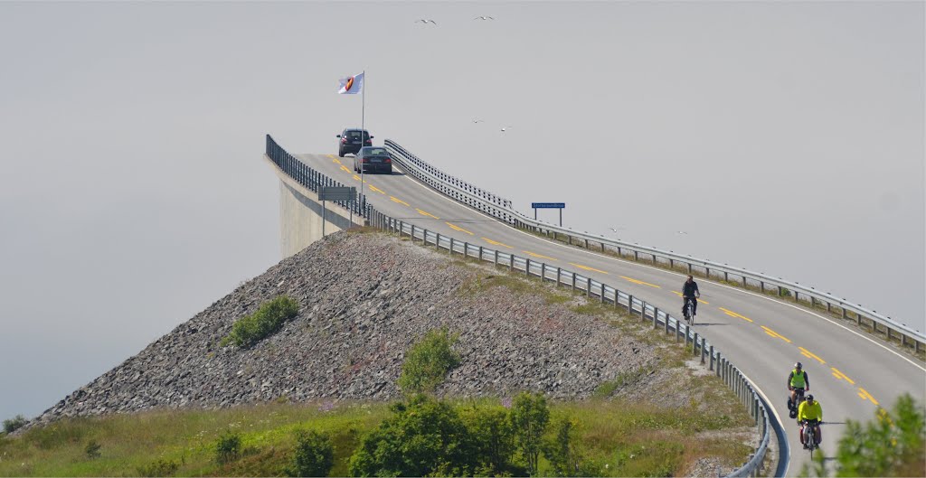 2012, Norvegia, Atlantic Road, il ponte sullo Storseisund by Giovanni Mirgovi