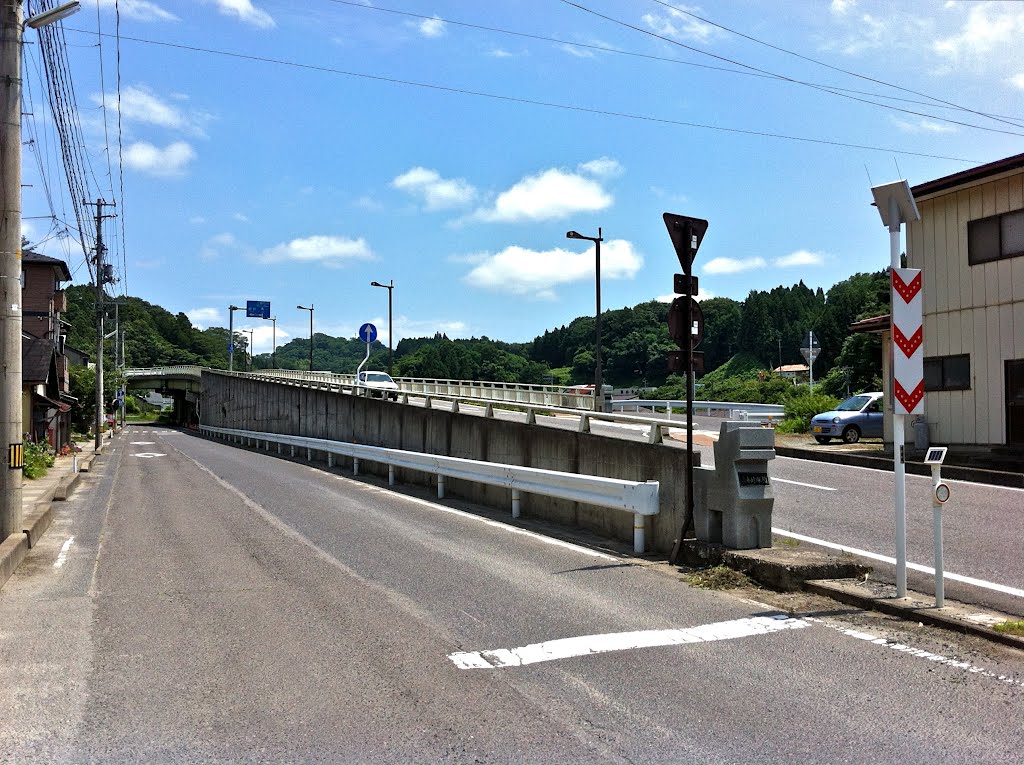 三春跨線橋 県道28号線 西側方向より by Atsushi Boulder