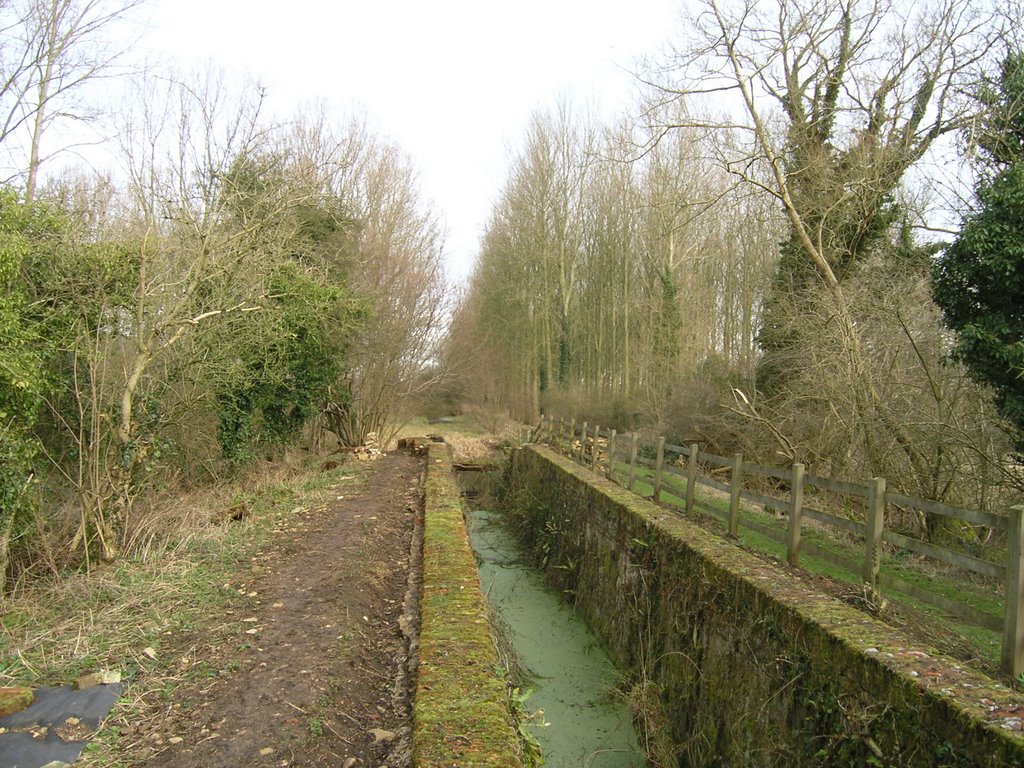 Lock on disused canal by Keith Rose