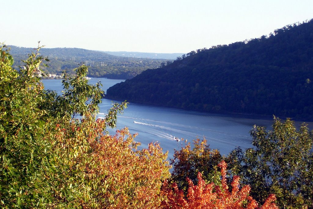 Boating in full swing on the upper Hudson!! NY by Manuel Santiago