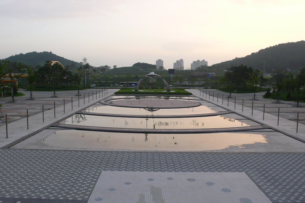 Cheonan-Asan Station(KTX) Square by Kim Jungyoul