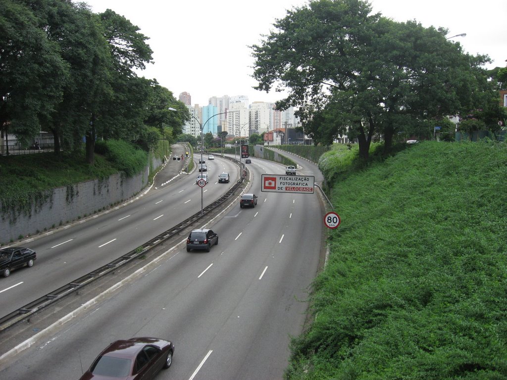 Rubem Berta Avenue toward downtown by alvarocamargo