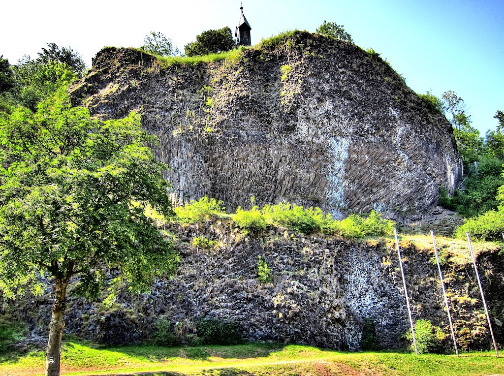 Basaltkegel in Parkstein by walterschaffer