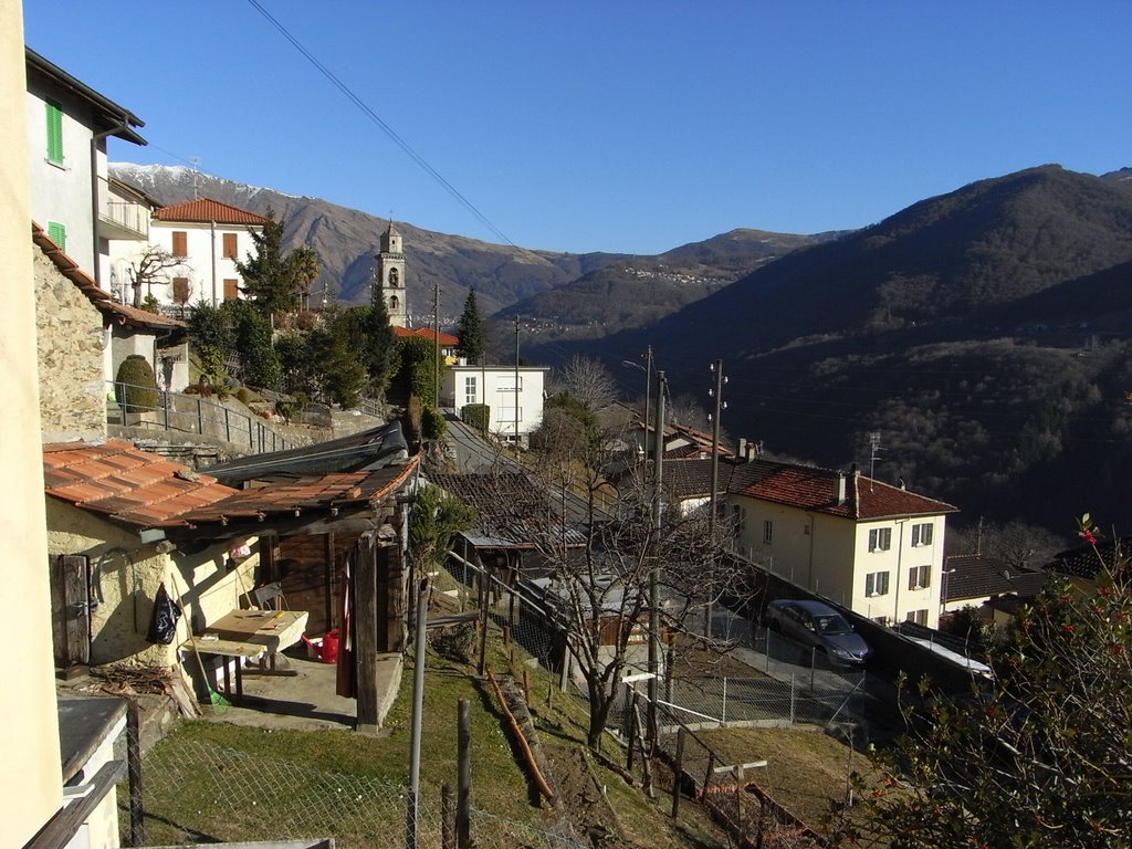 Vista verso la chiesa by ugozaccheo