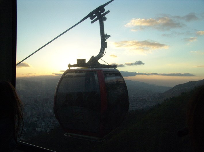 Atardecer en Caracas desde el teleférico by r2ortega