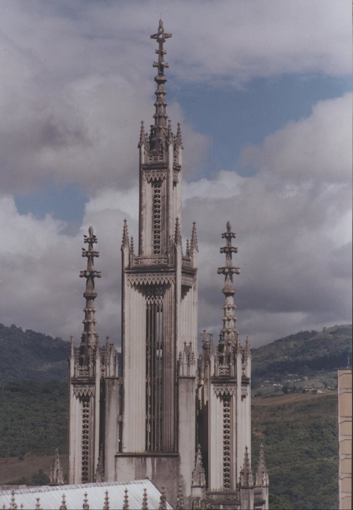 Vista posterior Torre Iglesia San José, San Cristóbal estado Táchira by ana berta lopez