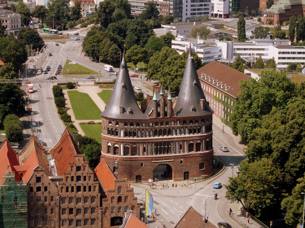 Holstentor , Lübeck by Willys Allerlei