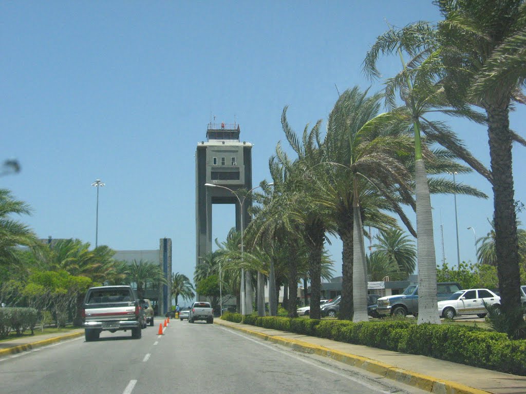 Entrada Aeropuerto Santiago Mariño Isla Margarita by Christian E Castillo