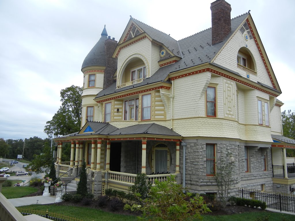 Queen Anne Mansion, Eureka Springs, AR by gstwt60