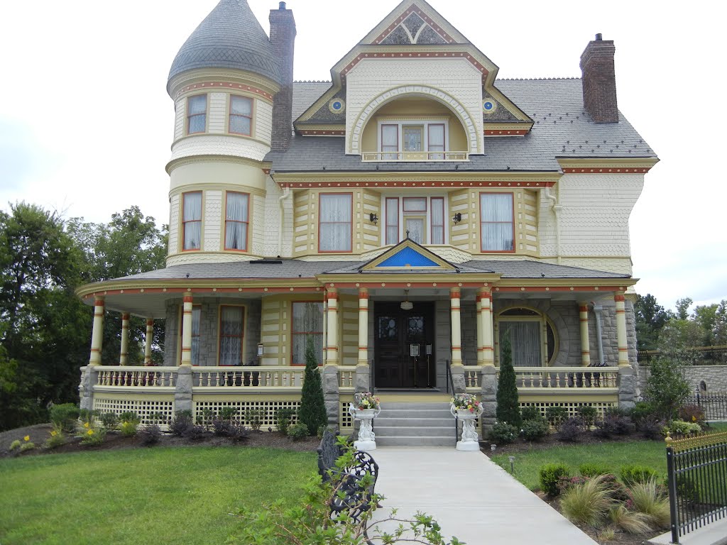 Queen Anne Mansion, Eureka Springs, AR by gstwt60