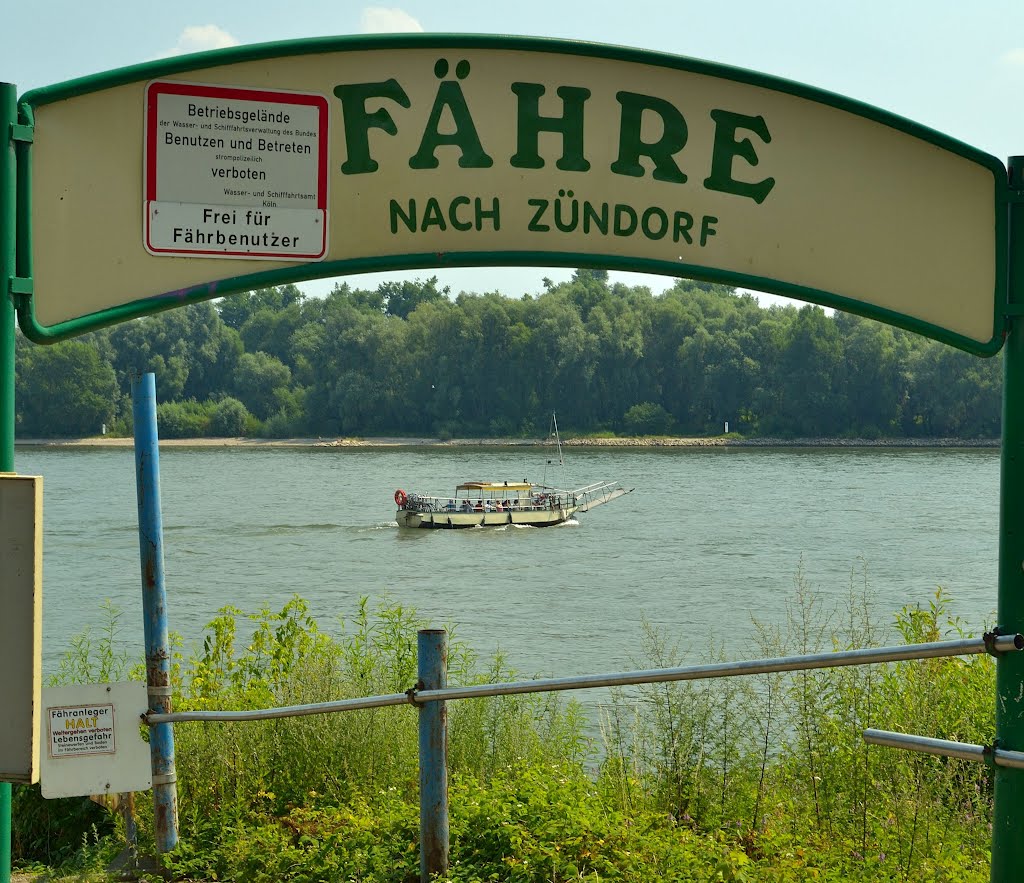 Fähre nach Zündorf by Gerd Harder