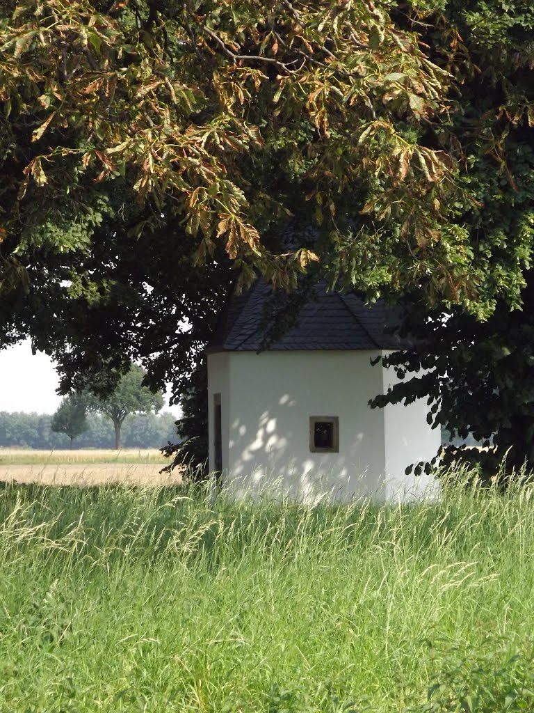 Kapelle in einem Wäldchen bei Vettweiß by ingobreuer