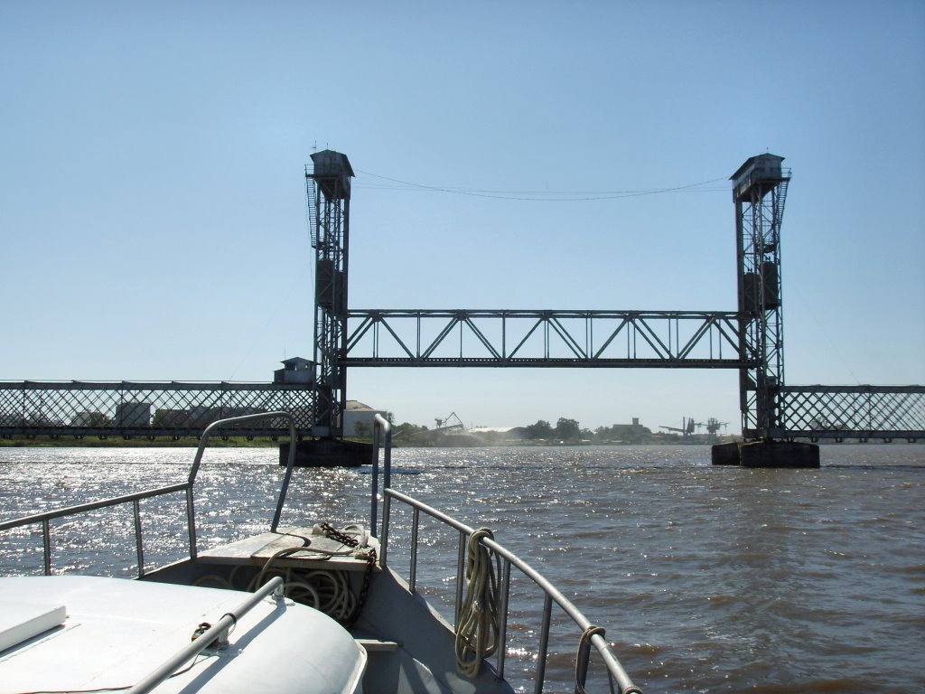 Ponte ferroviária levadiça sobre o Canal São Gonçalo by Antonio Carlos Torre…