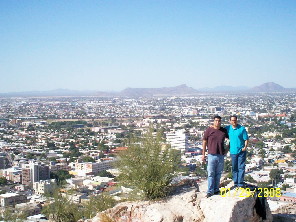 Mi sobrino Erick y yo en Hermosillo by Vicente Vargas