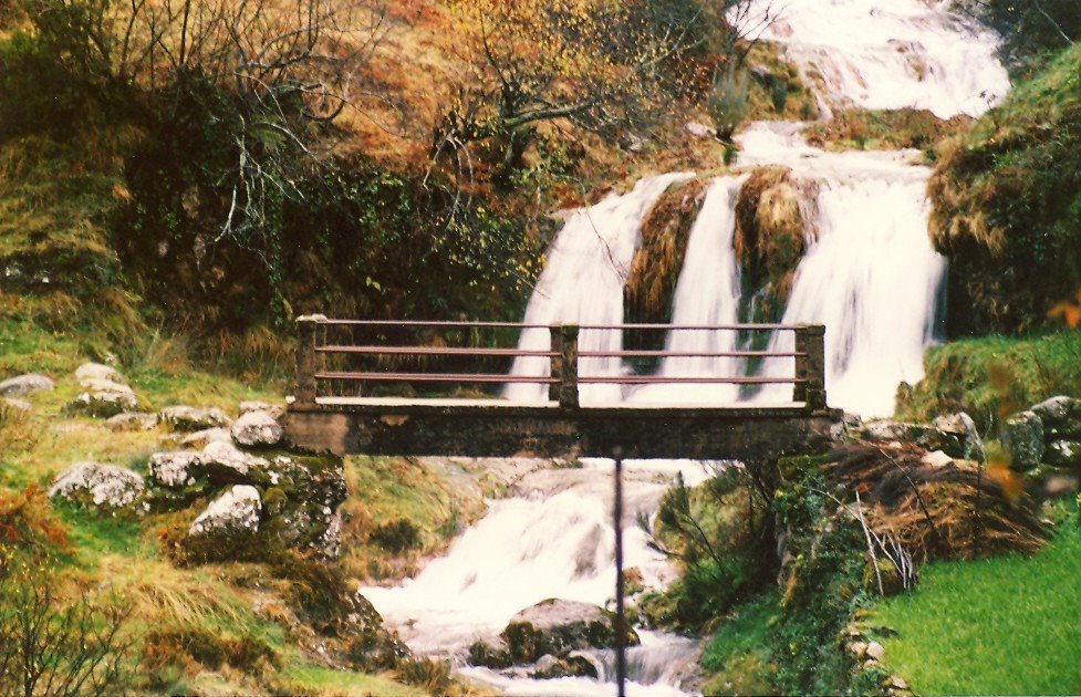 Cascata da Fonte-das-Cornas (Inverno) by Daniel Monteiro Pere…