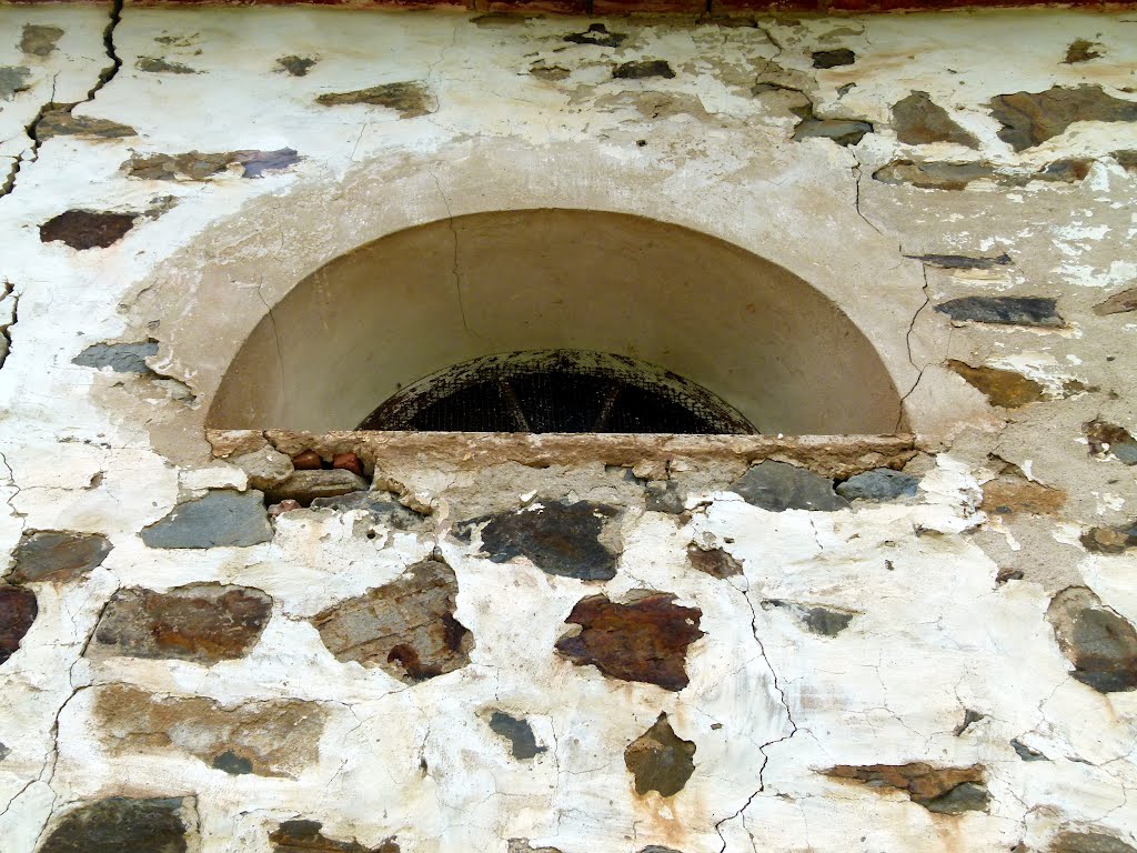 VILLOSLADA DE CAMEROS (La Rioja). 2012. 10. Ermita de San Pedro (prop. privada). Detalle. by Carlos Sieiro del Nido