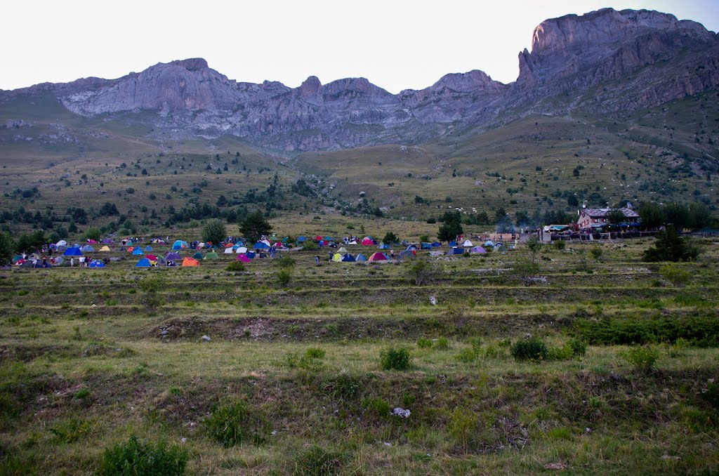 Mongioie 2012 - The horde of tents by Pietro Lanfr.