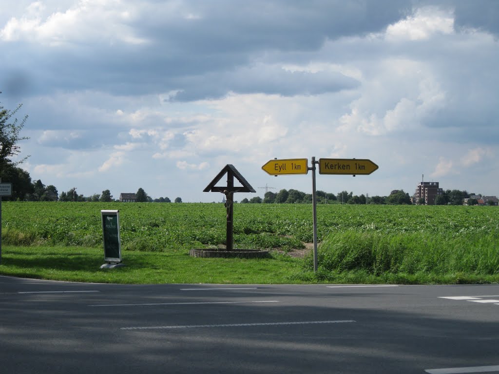 Wegkreuz, Dorfstraße by Gottfried von Bouillon