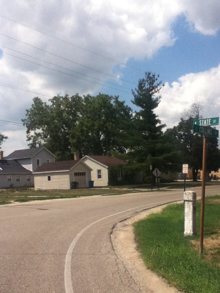 Depressed Neighborhood in Elgin Il by lesleynash