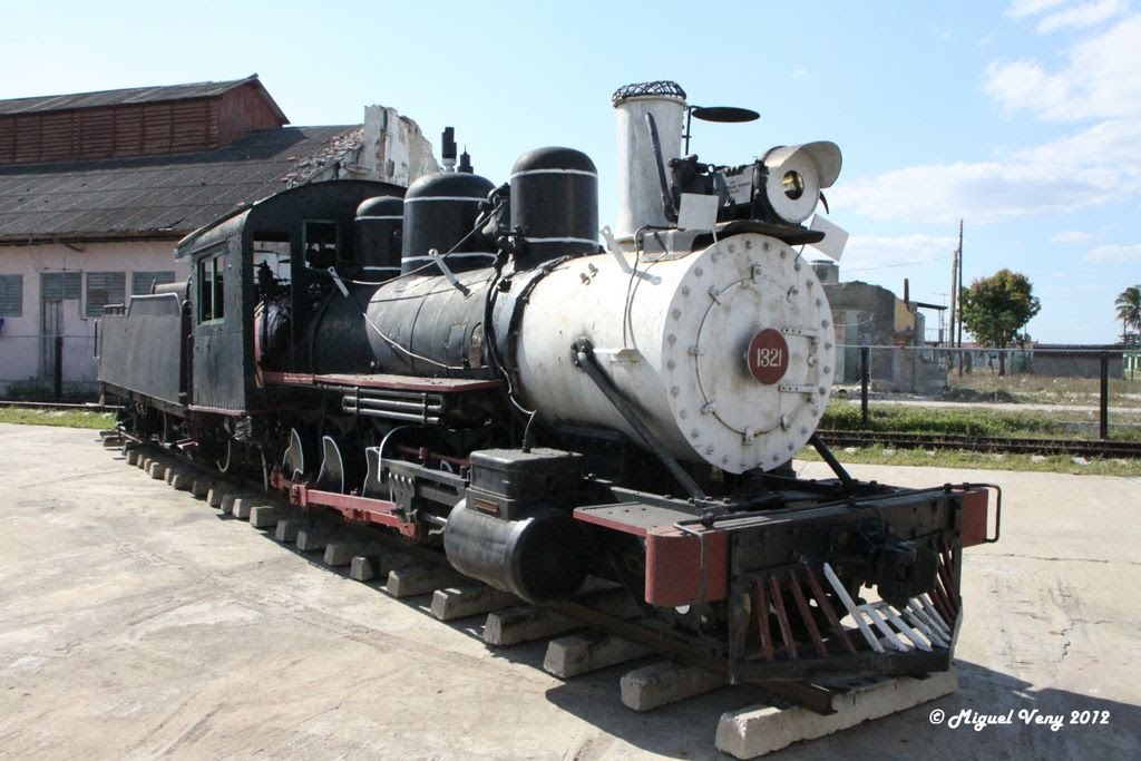 «Parque de las Locomotoras (Museo del Ferrocarril)» c/ Paseo de Arango (calle 19) - Cienfuegos (La Perla del Sur) - Cuba by Miguel Veny