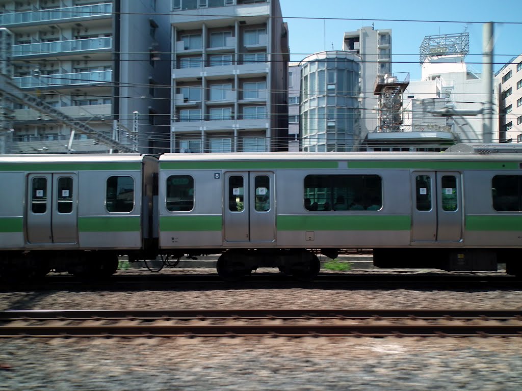 Yamanote Line 山手線と並走 by ys-waiz.net