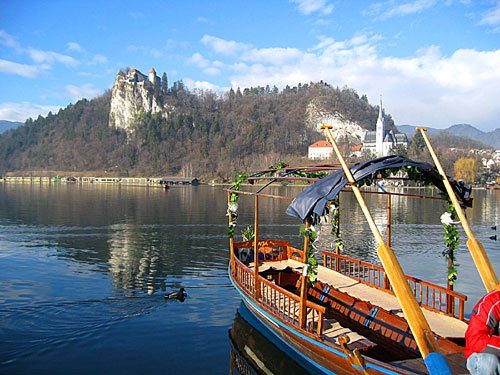 Burg und Boot - Bled / Slowenien by Robby-BF