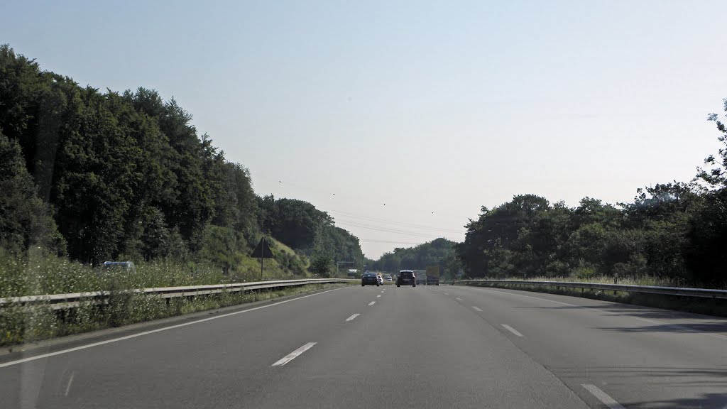 Autobahn A2 bei Vlotho-Exter in Fahrtrichtung Hannover by Lipperstern