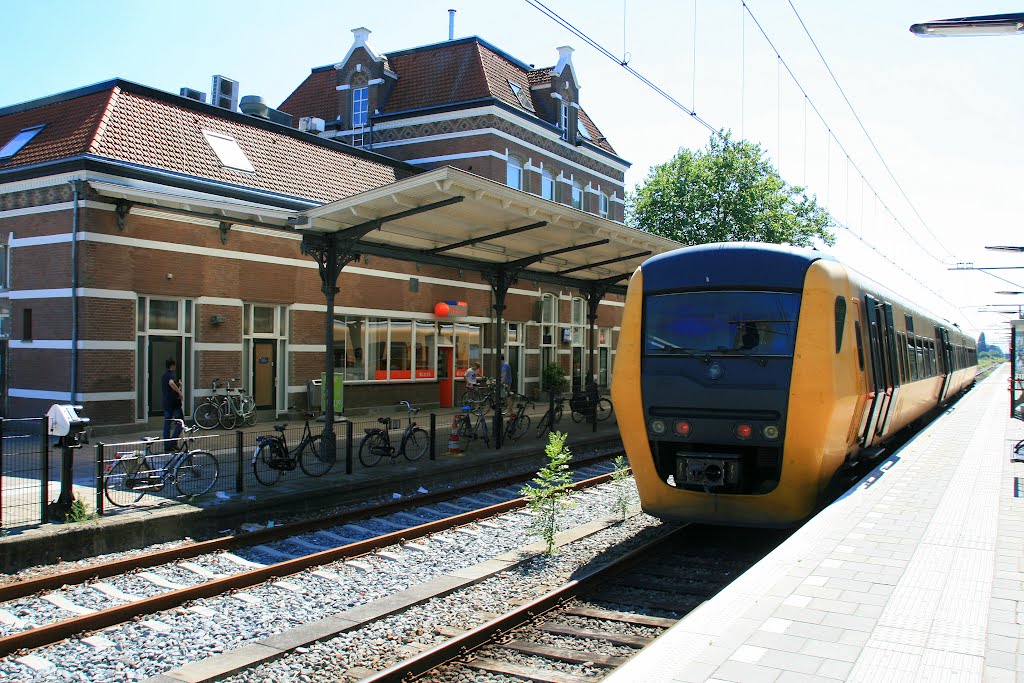 Tiel - Stationsplein 2 : Station Tiel by Scholte