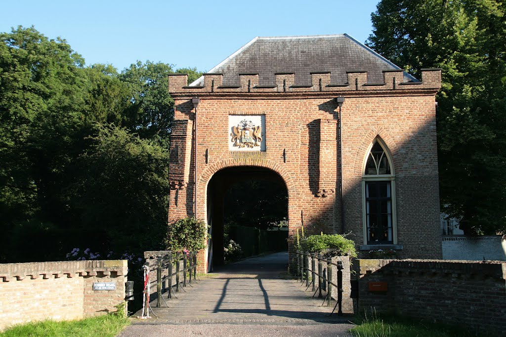 Zoelen- Achterstraat 7 : Kasteel Soelen - Poortgebouw by Scholte