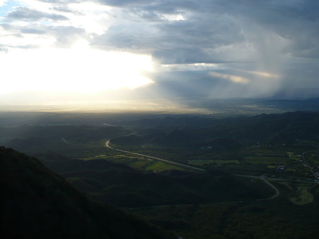 Febrero 2008 - Valle central con lluvias y sol vista desde el primer descanso de la Cuesta del Portezuelo by MartinMercado