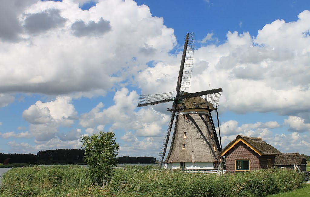 Nederland - Zevenhuizen - Rottekade - Eendrachtsmolen - 1727 by Henny  Brouwers