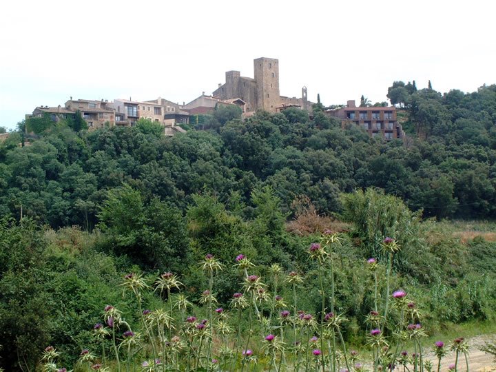 Castell d'Empordá by lluiscanyet