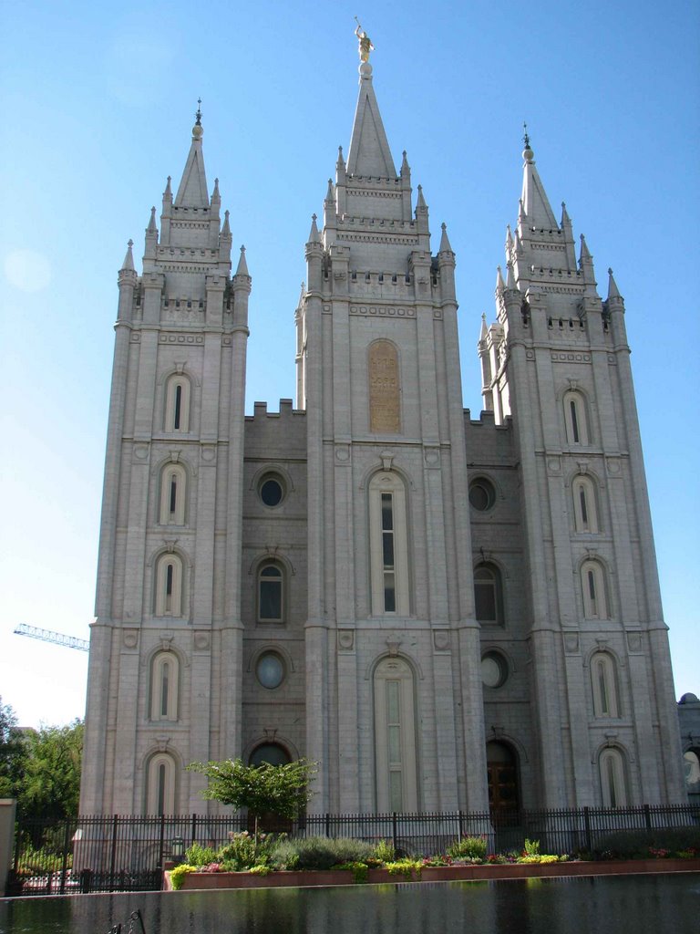 Mormon Temple by Bernd Pescheck