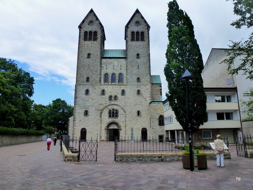 Paderborn Abdinghofkirche by Friedhelm Dröge