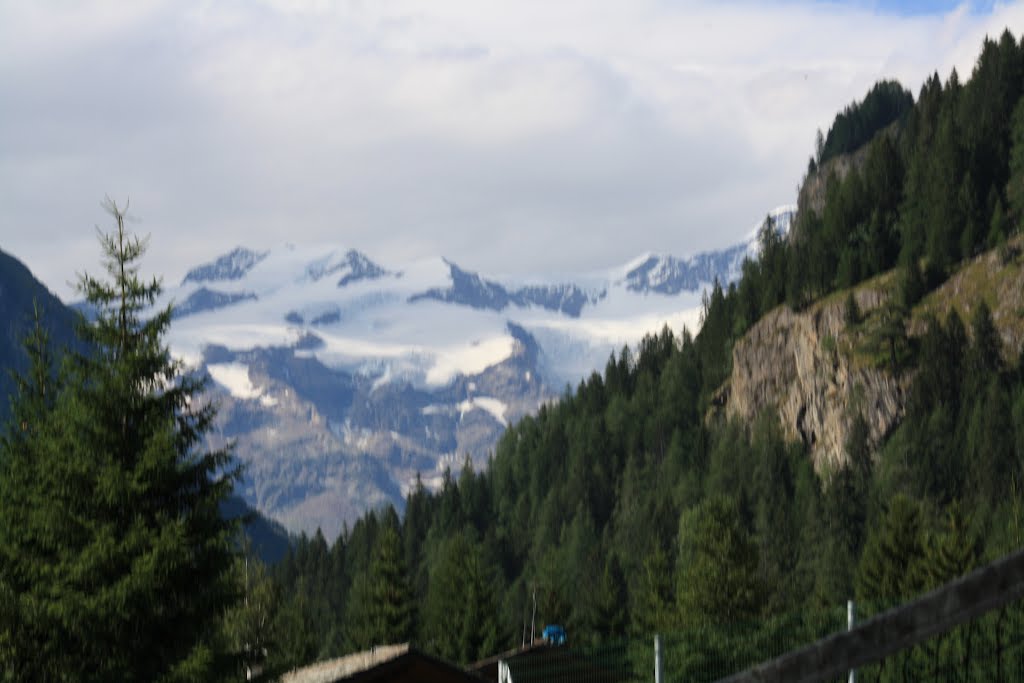 Scorcio sulla parte occidentale della catena del Monte Rosa con Castore, Colle del Felik e Lyskamm occidentale da Gressoney by Pierantoni