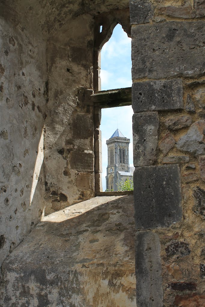 L'eglise de Bricquebec vu du chateau by proost