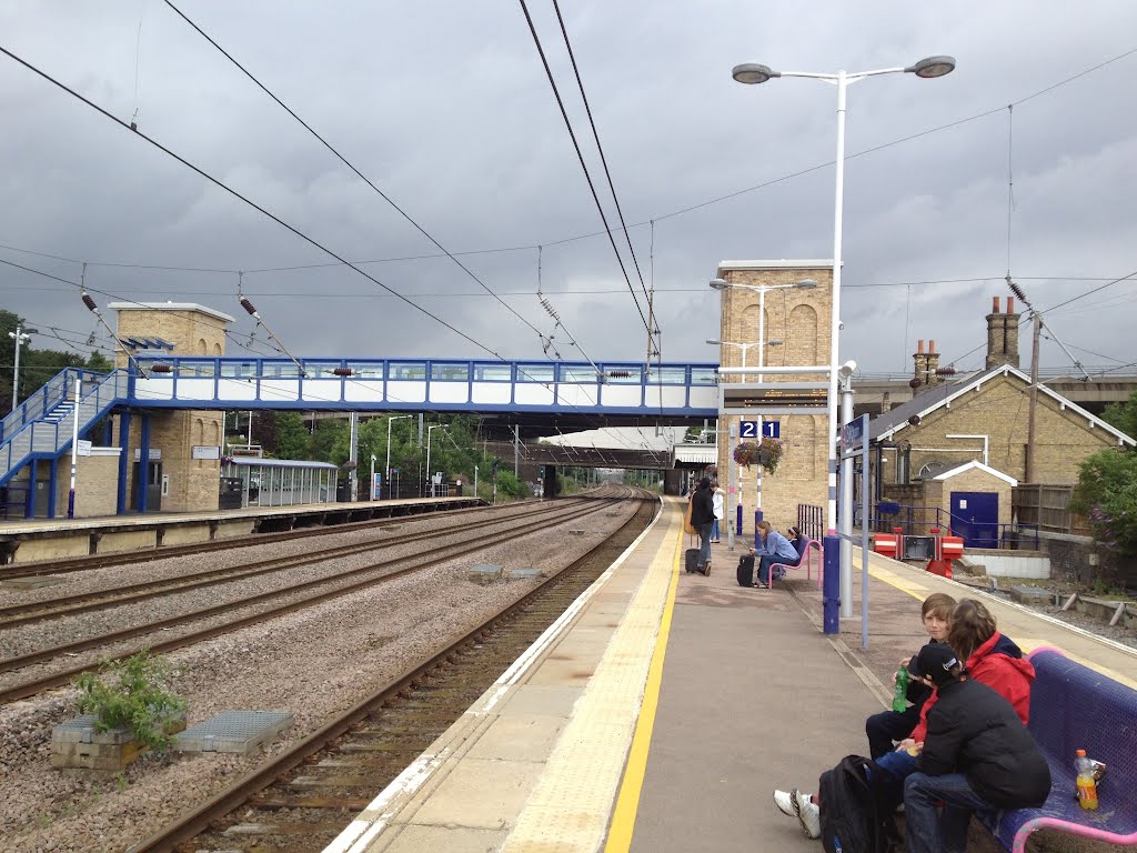 Huntingdon train station by pamati