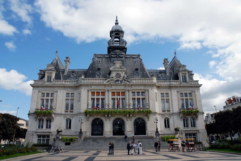 Mairie de Vichy by Piet van Sluijs