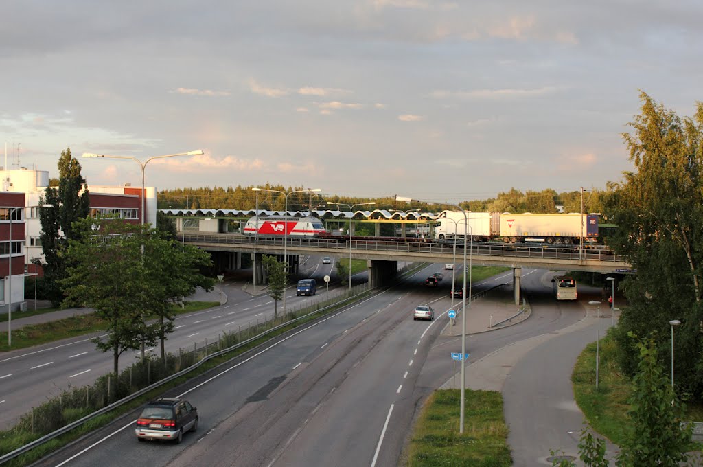 "Truck train" at Pukinmäki station by ahav