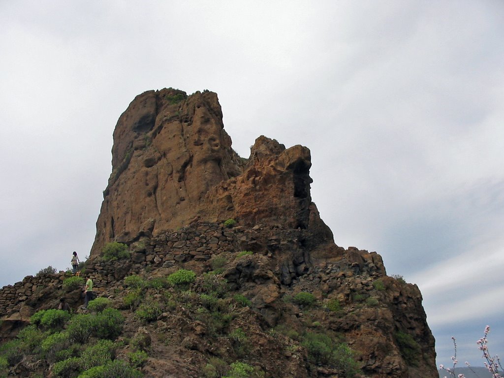 Roque Nublo by bumpen