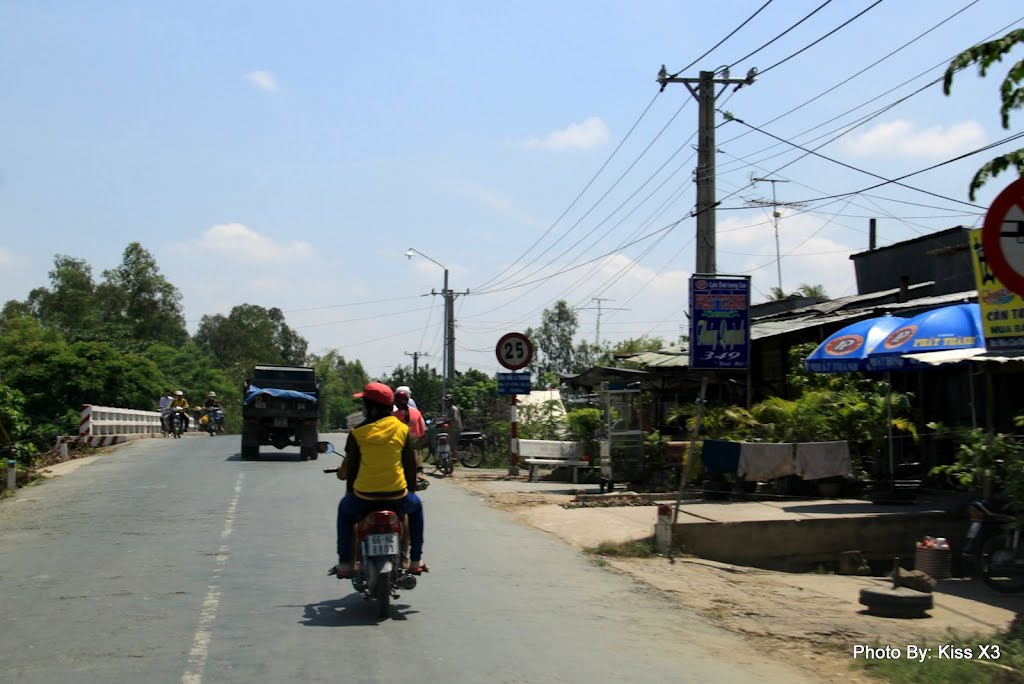 Trên quốc lộ 30 by Tuan CaNon