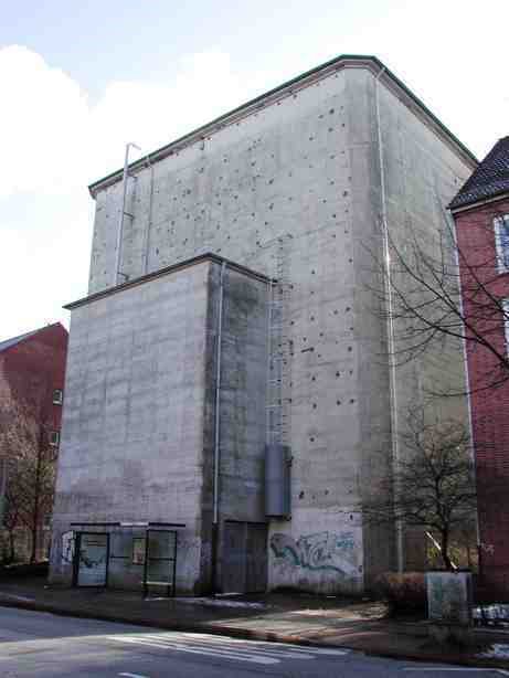 Bunker HH Eilbekerweg 126 05 by Bjoern K